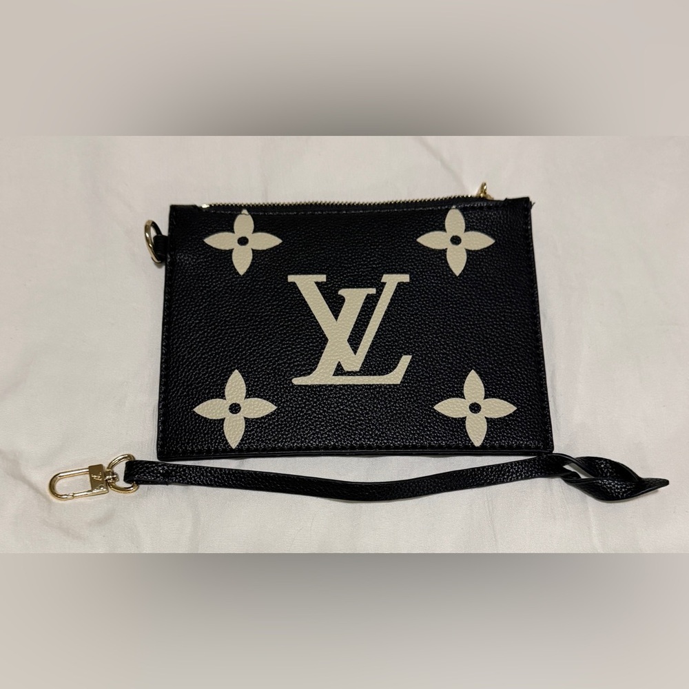 Black and Cream Wristlet